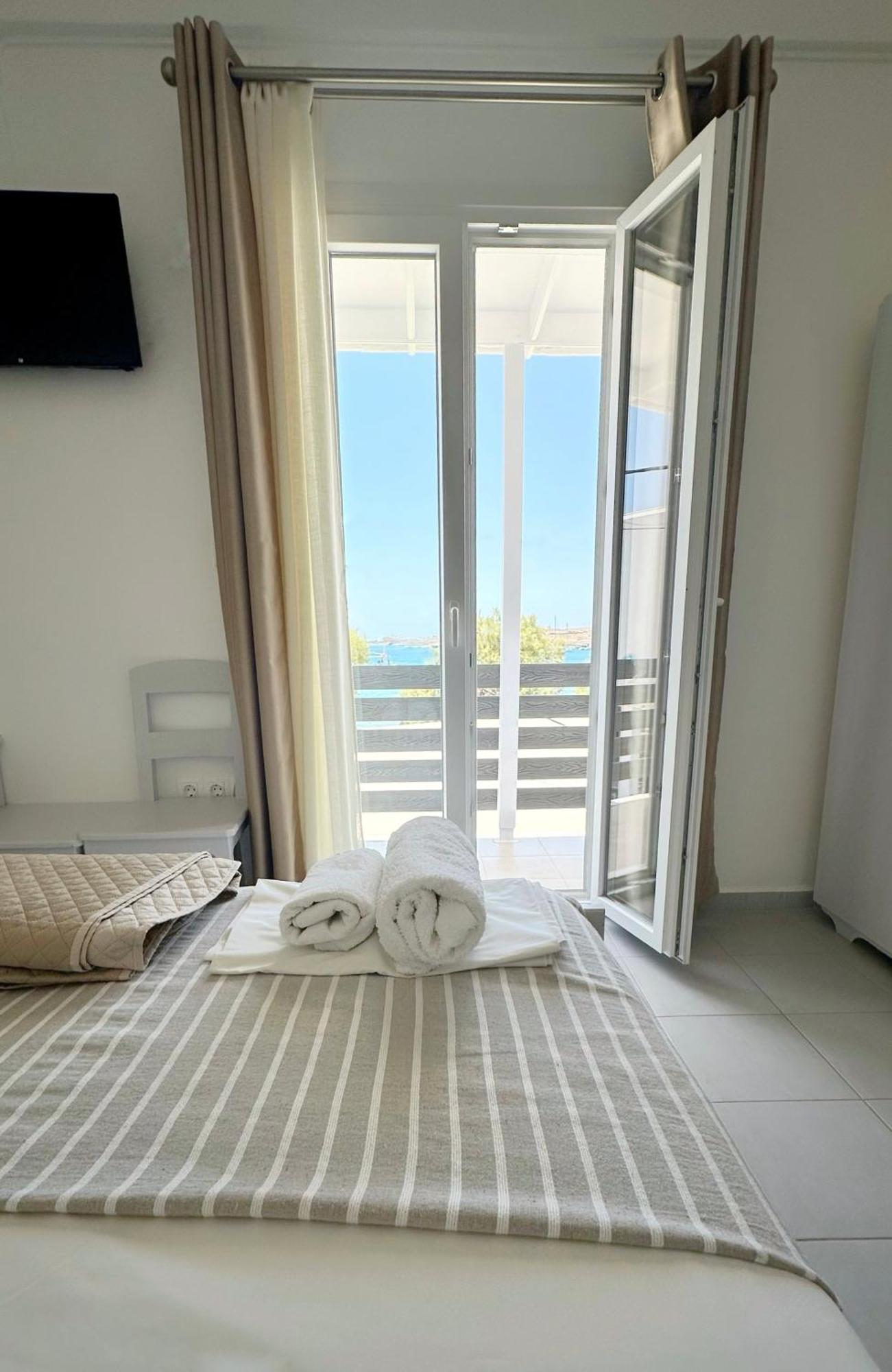 Kirki Rooms By The Sea Parikia  Ngoại thất bức ảnh