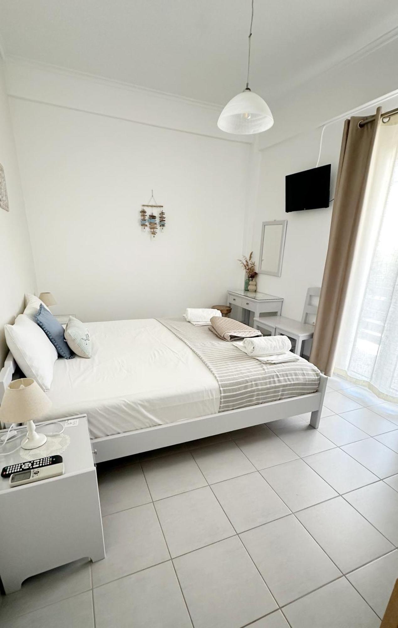 Kirki Rooms By The Sea Parikia  Ngoại thất bức ảnh